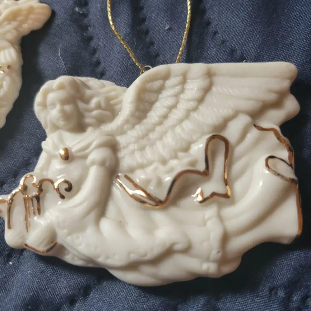 Avon‎ Porcelain Ornament Gift Set Box of 3 ornaments with 24 Karat trim